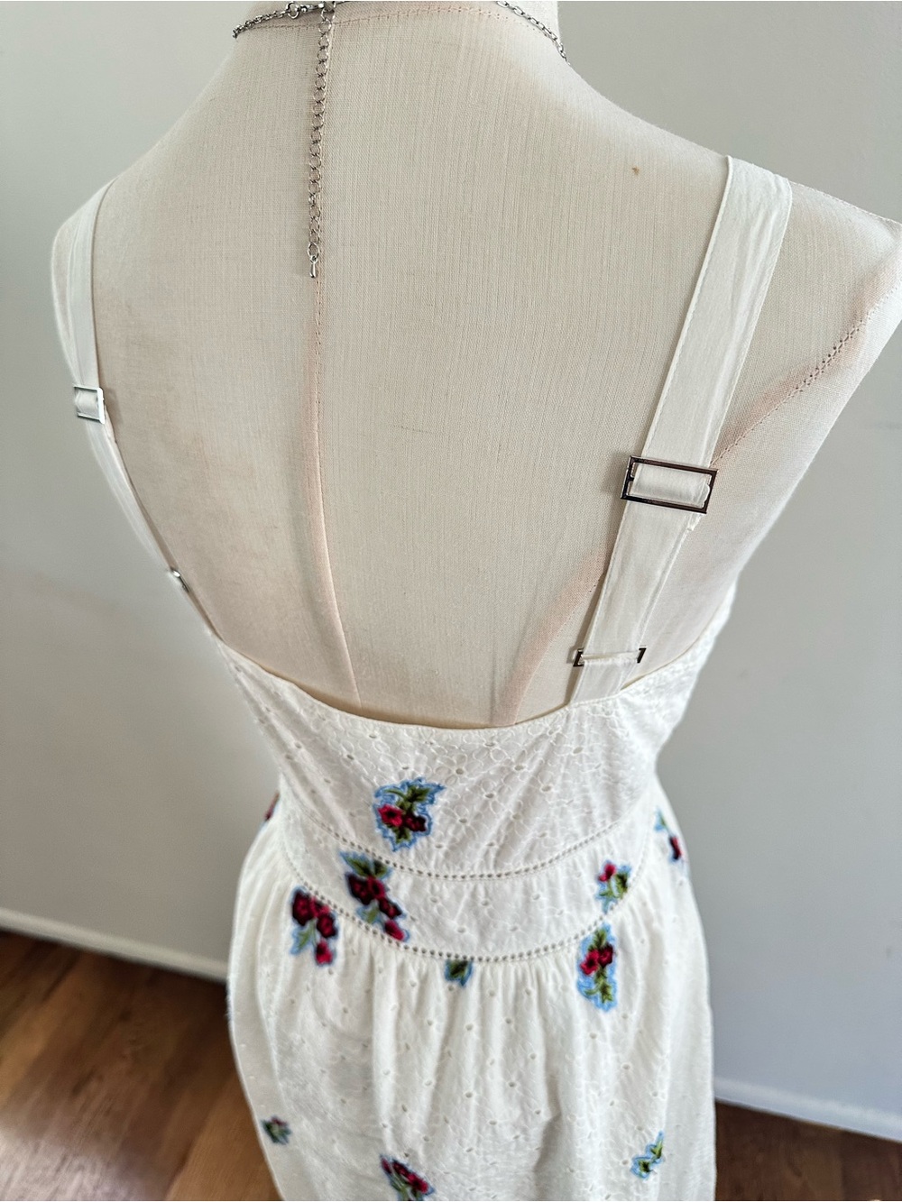 Avec Les Filles White Eyelet Embroidered Floral Maxi Dress Romantic Boho 8 - Picture 4 of 6